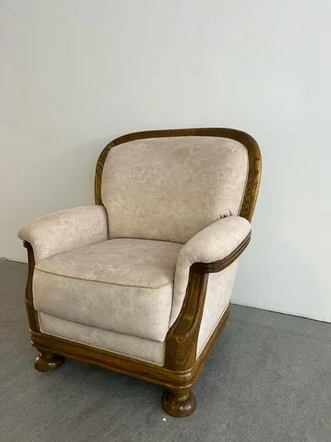 Passender Sessel zum Dreisitzer-Sofa, neu bezogen