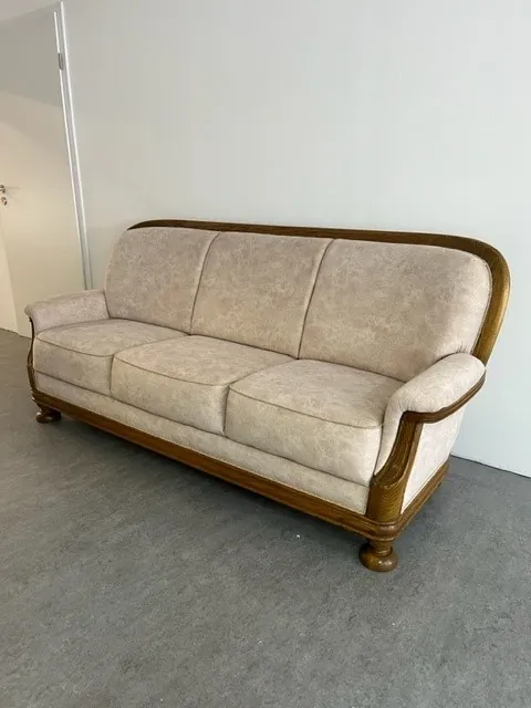 Dreisitzer-Sofa mit Holzrahmen, neu bezogen